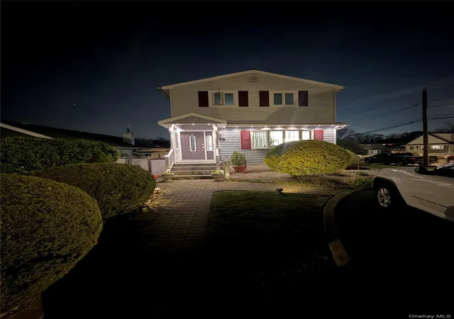 3rd image of 27 Colonial Rd, Babylon, NY 11726 | MLS# 994108