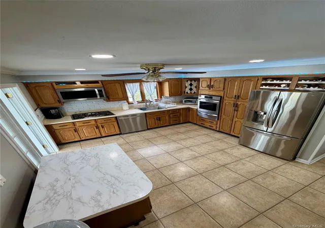 5th image of 27 Colonial Rd, Babylon, NY 11726 | MLS# 994108