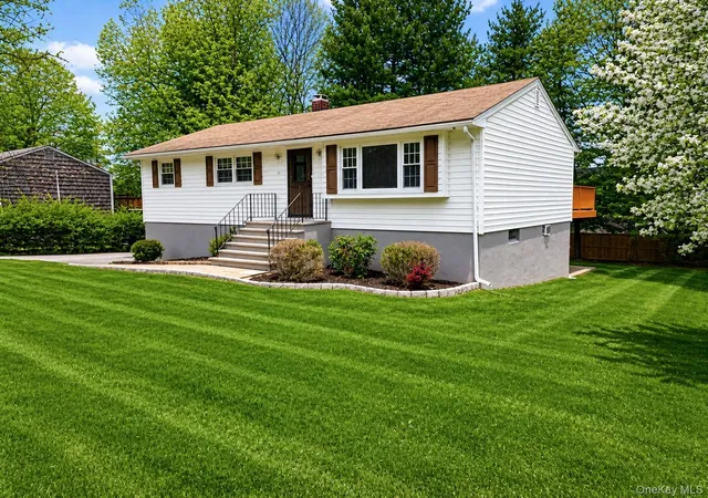 2nd image of 15 Pleasant Dr, Woodbury, NY 10930 | MLS# 994137