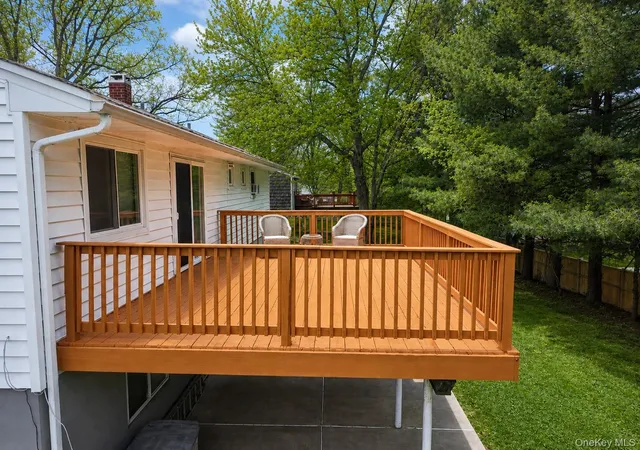 3rd image of 15 Pleasant Dr, Woodbury, NY 10930 | MLS# 994137