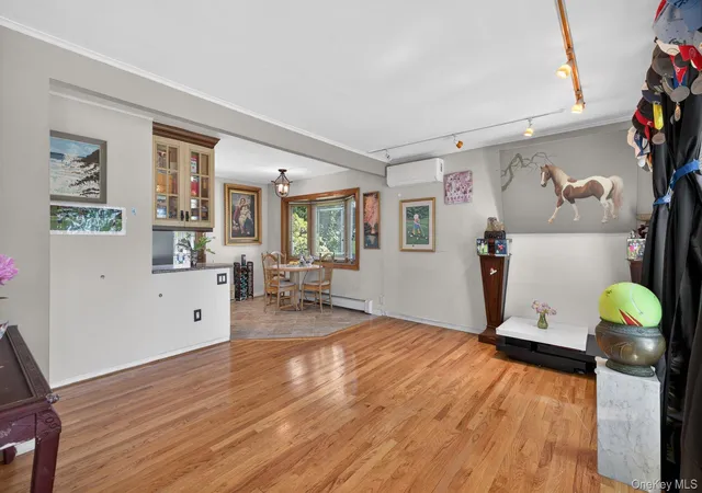 4th image of 2021 Lincoln Ave, Hempstead, NY 11554 | MLS# 994167