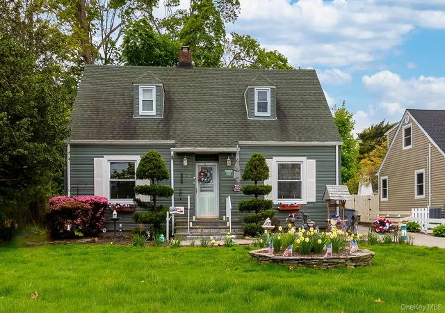 1st image of 90 Sunset Rd, Bay Shore, NY 11706 | MLS# 994219