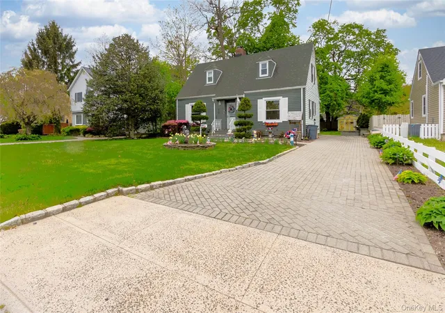 3rd image of 90 Sunset Rd, Bay Shore, NY 11706 | MLS# 994219