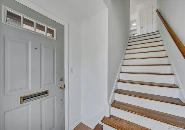 2nd image of 45 Robins Crescent #45, New Rochelle, NY 10801 | MLS# 994248