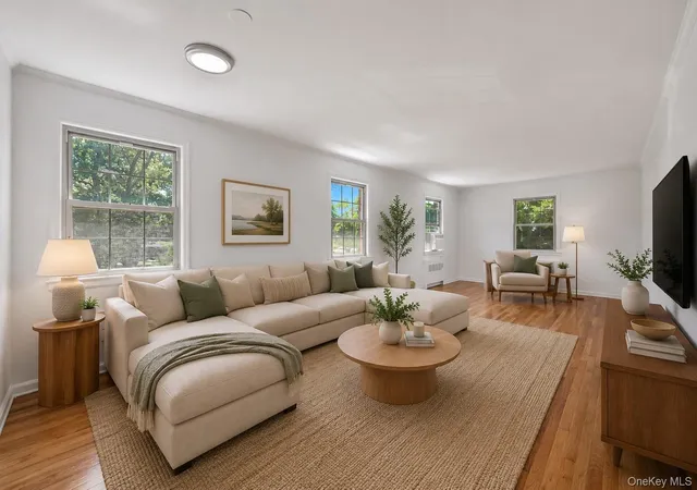 3rd image of 45 Robins Crescent, New Rochelle, NY 10801