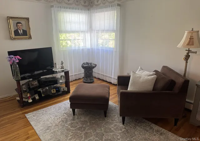 21st image of 30 Malverne Ave, Malverne, NY 11565 | MLS# 994252