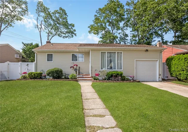 2nd image of 787 Frankford Rd, West Babylon, NY 11704 | MLS# 994264