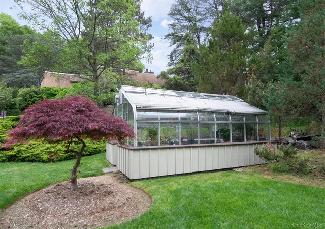 2nd image of 400 Birch Ln, Irvington, NY 10533