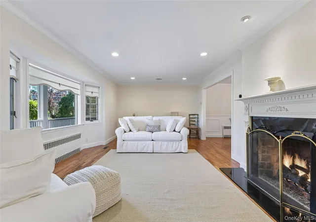 5th image of 111 Palmyra Ave, Hempstead, NY 11598 | MLS# 994317
