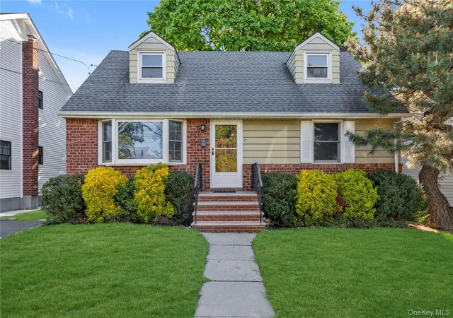 Photo 1 of Single family home for sale at 65 Grant Ave, North Hempstead, NY 11507 | MLS# 994372 | Listing updated on 2026-09-26