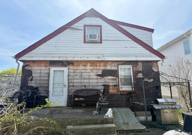 3rd image of 2571 Beltagh Ave, Hempstead, NY 11710 | MLS# 994382