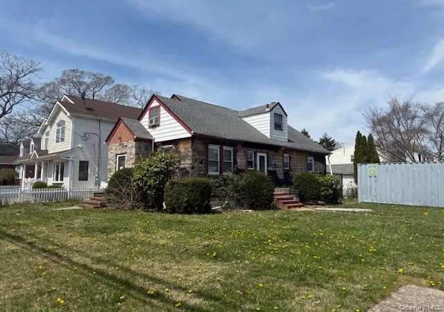 4th image of 2571 Beltagh Ave, Hempstead, NY 11710 | MLS# 994382