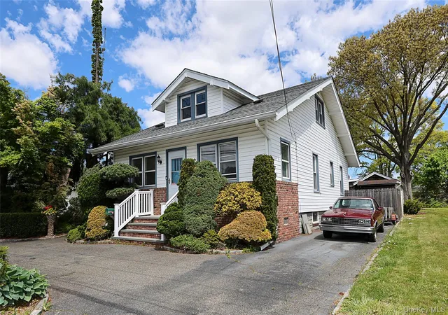 Homes for sale in Hempstead, NY | 515 Elm St, Hempstead, NY 11552 | MLS# 994401