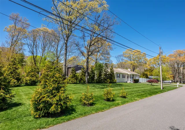 4th image of 405 Puritan Dr, Shirley, NY 11967 | MLS# 994416