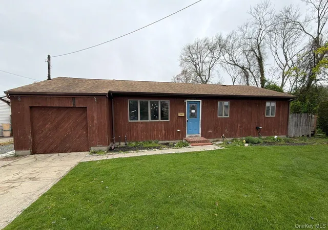 Photo 1 of Single family home for sale at 209 Moffitt Blvd, Islip, NY 11751 | MLS# 994434 | Listing updated on 2026-09-28
