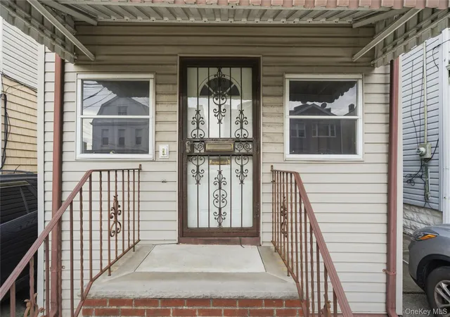 Photo 3 of Single family home for sale at 6661 74th Street, Middle Village, NY 11379 | MLS# 994469 | Listing updated on 2026-10-01