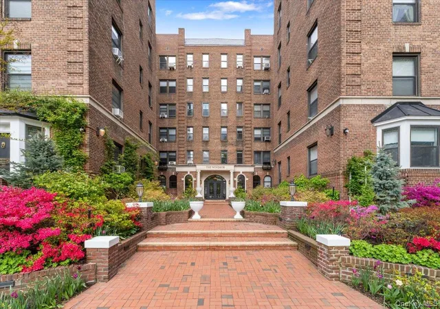 1st image of 21 Barstow Rd #2i, Great Neck, NY 11021 | MLS# 994479