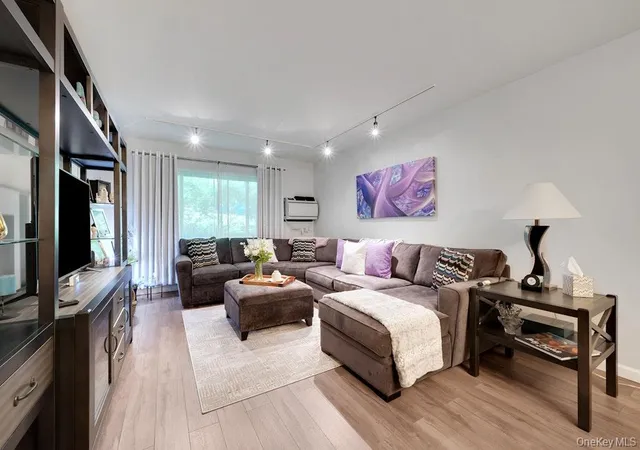 4th image of 117 De Hvn Dr, Yonkers, NY 10703