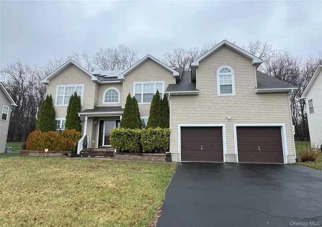 1st image of 10 Johanna Dr, Newburgh (town), NY 12550 | MLS# 994524