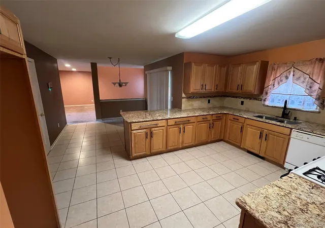 2nd image of 10 Johanna Dr, Newburgh (town), NY 12550 | MLS# 994524