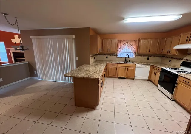 3rd image of 10 Johanna Dr, Newburgh (town), NY 12550 | MLS# 994524