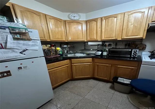 4th image of 40-24 76Th St, New York, NY 11373