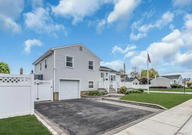 1st image of 313 Illinois Ave, Massapequa Park, NY 11762 | MLS# 994573
