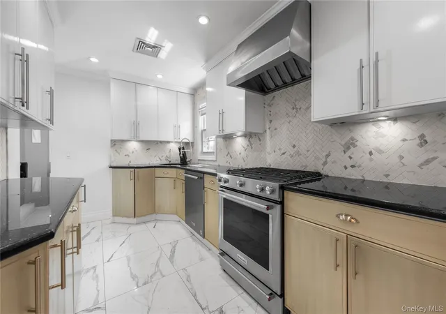 4th image of 8015 250Th St, Bellerose, NY 11426 | MLS# 994578