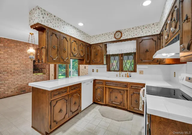 Photo 3 of Sale Pending at 133 Old Fld Rd, Brookhaven, NY 11733 | MLS# 994584 | Listing updated on 2026-07-10