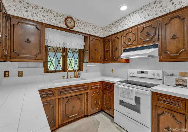 Photo 4 of Sale Pending at 133 Old Fld Rd, Brookhaven, NY 11733 | MLS# 994584 | Listing updated on 2026-07-10