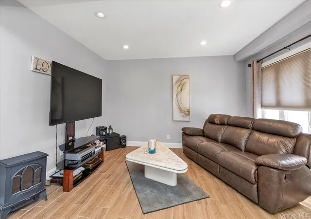 5th image of 2457 Williams Ct, Hempstead, NY 11710 | MLS# 994593