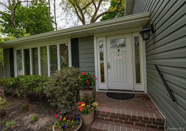 Photo 3 of Sale Pending at 17 Lodge Ln, Miller Place, NY 11764 | MLS# 994616 | Listing updated on 2026-07-17