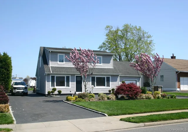 3rd image of 121 Ocean Ave, Massapequa, NY 11758 | MLS# 994623