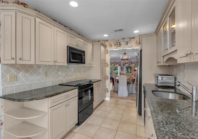 3rd image of 7 Northgate Ct, Melville, NY 11747 | MLS# 994633