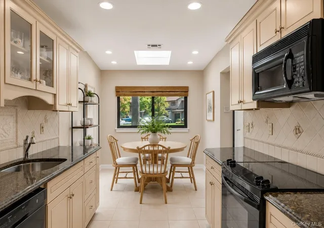 4th image of 7 Northgate Ct, Melville, NY 11747 | MLS# 994633