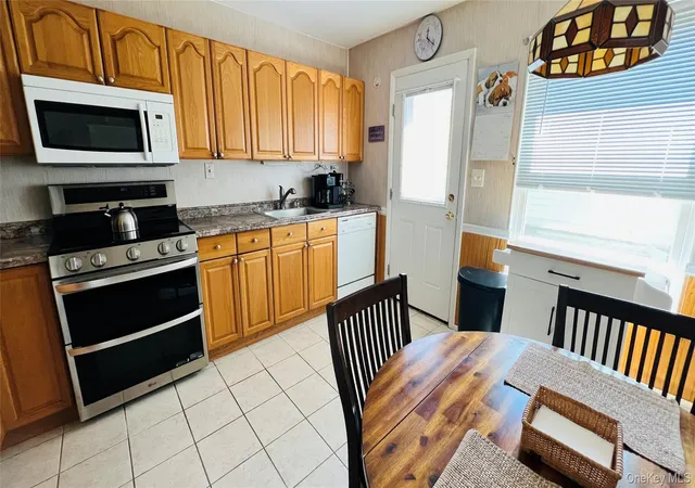 Homes for sale in Brookhaven, NY | 541 Stratford Ln, Brookhaven, NY 11961 | MLS# 994635