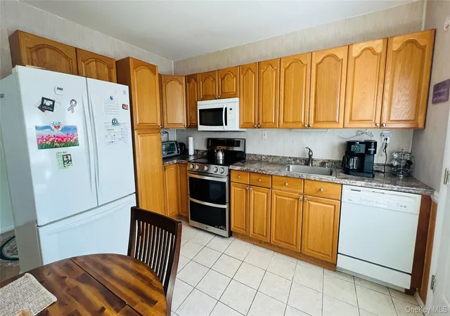 Homes for sale in Brookhaven, NY | 541 Stratford Ln, Brookhaven, NY 11961 | MLS# 994635