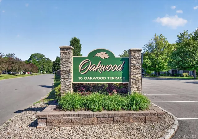 18th image of 10 Oakwood Ter #65, New Windsor, NY 12553 | MLS# 994640