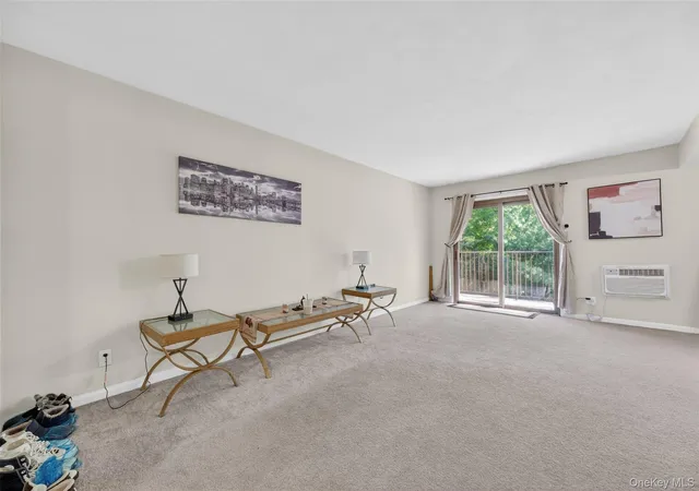 5th image of 10 Oakwood Ter #65, New Windsor, NY 12553 | MLS# 994640