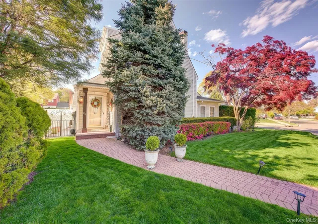 Photo 3 of Single family home for sale at 63 Buckingham Pl, Hempstead, NY 11563 | MLS# 994650 | Listing updated on 2026-10-08
