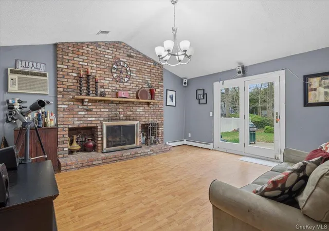 5th image of 10 Calicotree Ln, Coram, NY 11727 | MLS# 994659