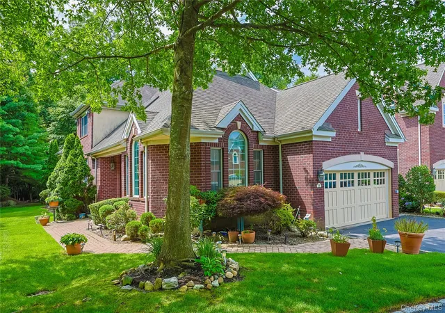 Photo 2 of Single family home for sale at 14 Belvedere Ct, North Hempstead, NY 11030 | MLS# 994672 | Listing updated on 2026-10-03