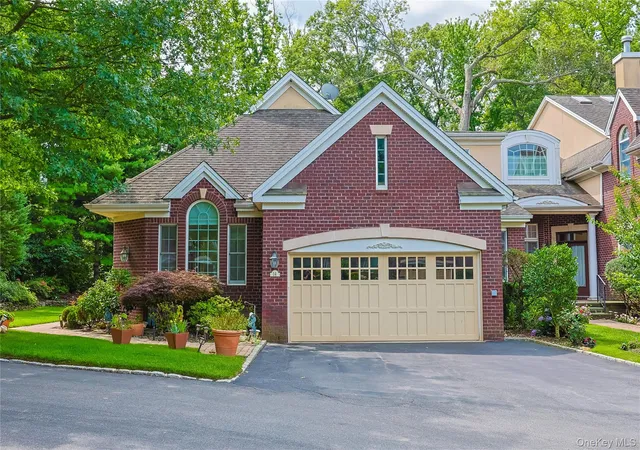Photo 3 of Single family home for sale at 14 Belvedere Ct, North Hempstead, NY 11030 | MLS# 994672 | Listing updated on 2026-10-03