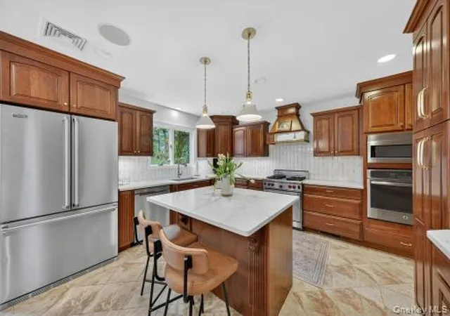 Photo 4 of Sale Pending at 9 Hickory Ridge Rd, Brewster, NY 10509 | MLS# 994673 | Listing updated on 2026-09-20