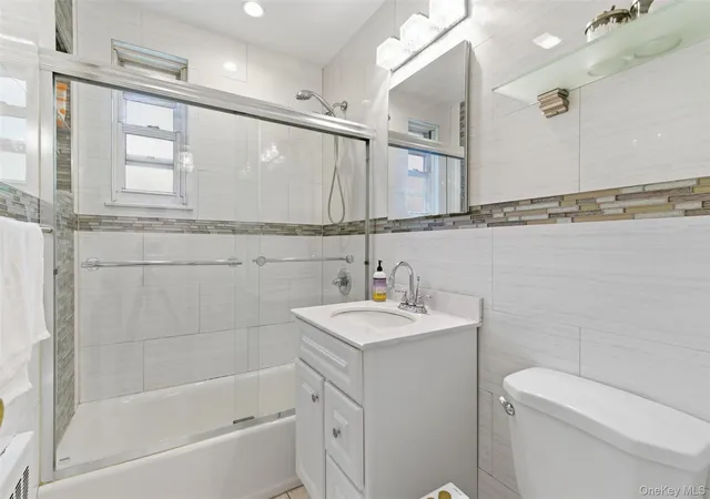 2nd image of 6116 Little Neck Pkwy, Little Neck, NY 11362