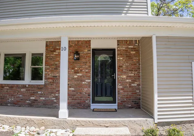 4th image of 10 Tudor Dr, Brookhaven, NY 11790 | MLS# 994711