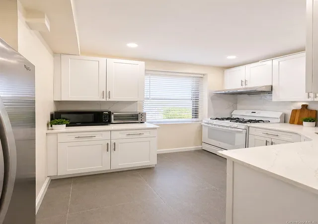 Photo 4 of House for sale at 13916 28 Road #Z, New York, NY 11354 | MLS# 994712 | Listing updated on 2026-07-13