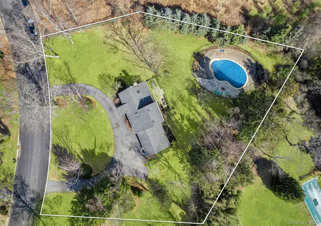 Photo 18 of Single family home for sale at 435 Old Saddle Ln, Cutchogue, NY 11935 | MLS# 994729 | Listing updated on 2026-10-08
