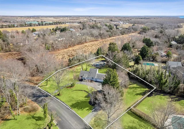 Photo 3 of Single family home for sale at 435 Old Saddle Ln, Cutchogue, NY 11935 | MLS# 994729 | Listing updated on 2026-08-28