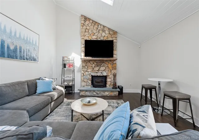 Photo 3 of Single family home for sale at 435 Old Saddle Ln, Cutchogue, NY 11935 | MLS# 994729 | Listing updated on 2026-08-28